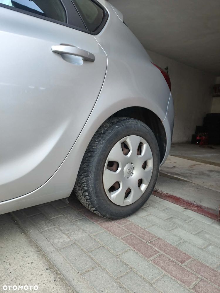 Opel Astra 2011 photo 3