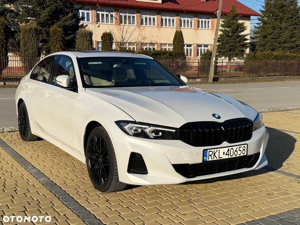 BMW Seria 3 330i xDrive Sport Line - 2