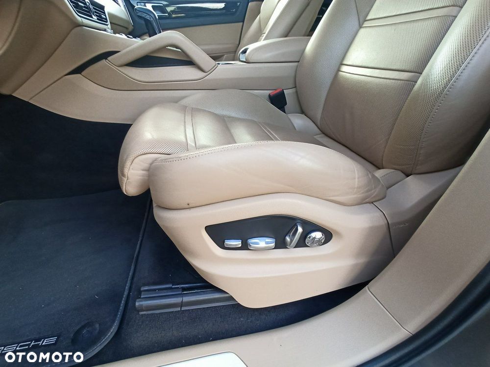 Porsche Cayenne - 25