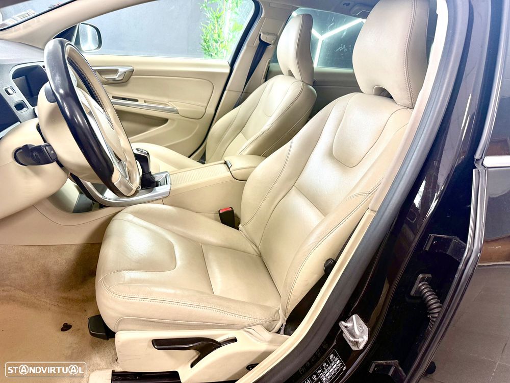 Volvo V60 2.0 D3 Momentum - 11