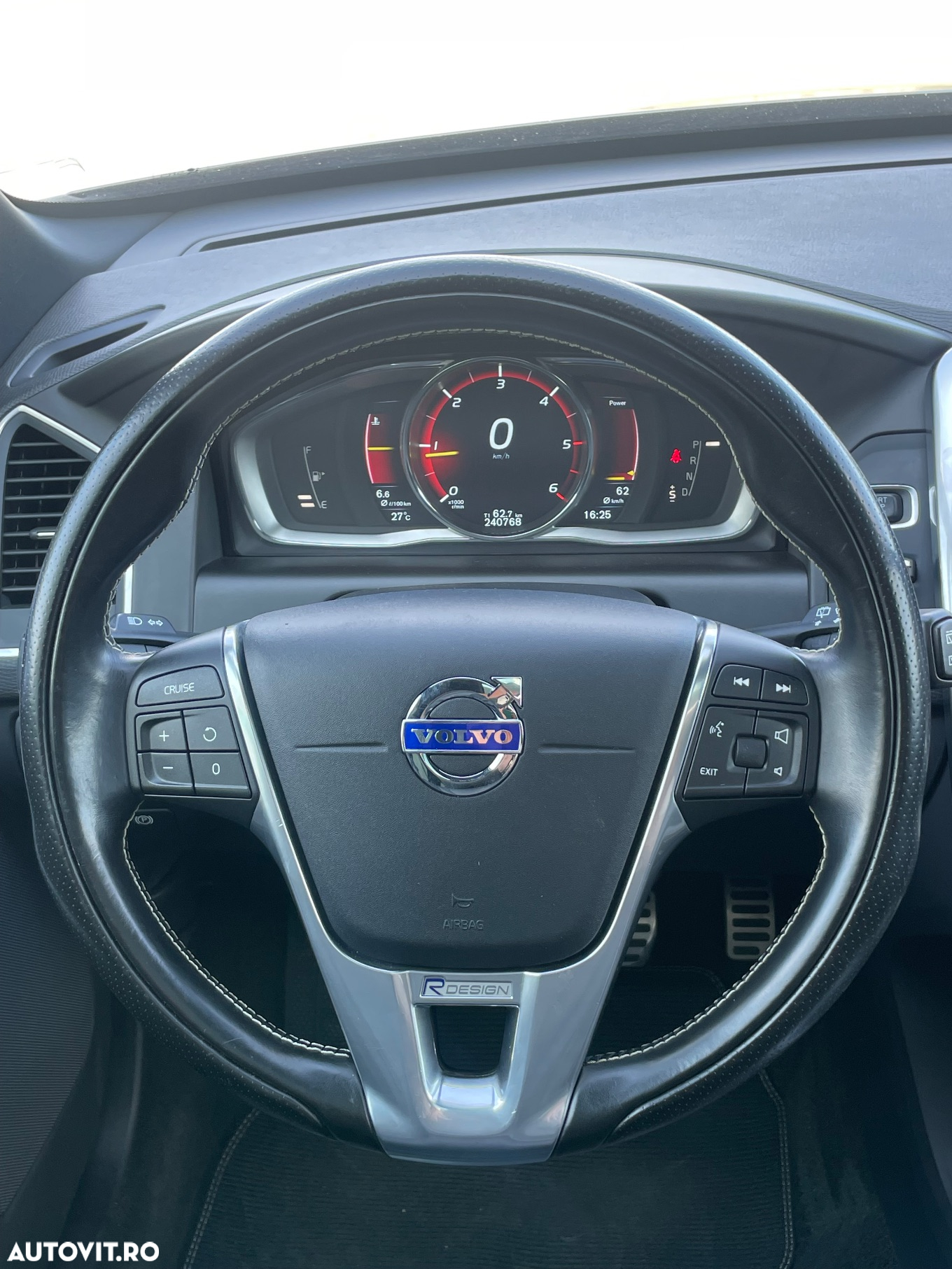 Volvo XC 60 D4 AWD R-Design - 12