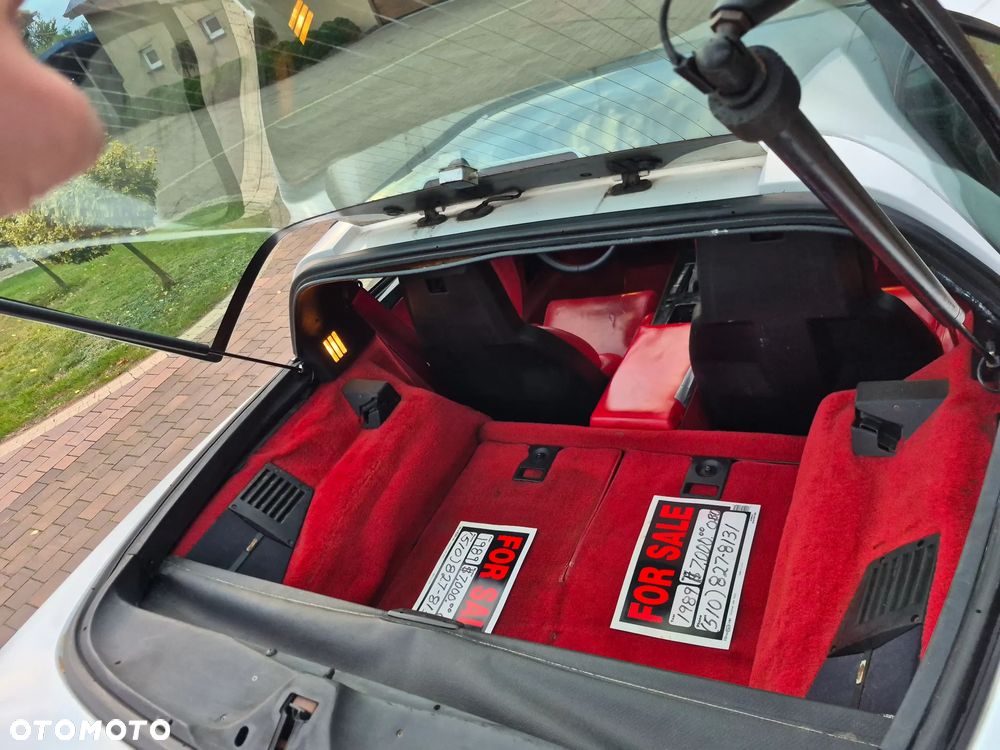 Chevrolet Corvette - 21
