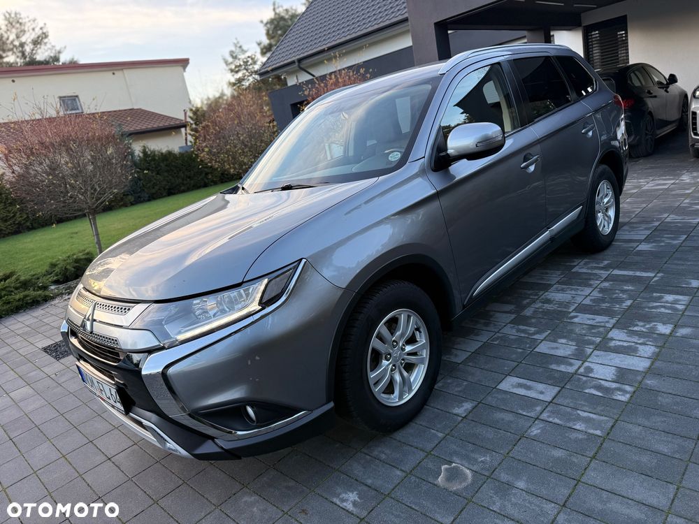 Mitsubishi Outlander - 1