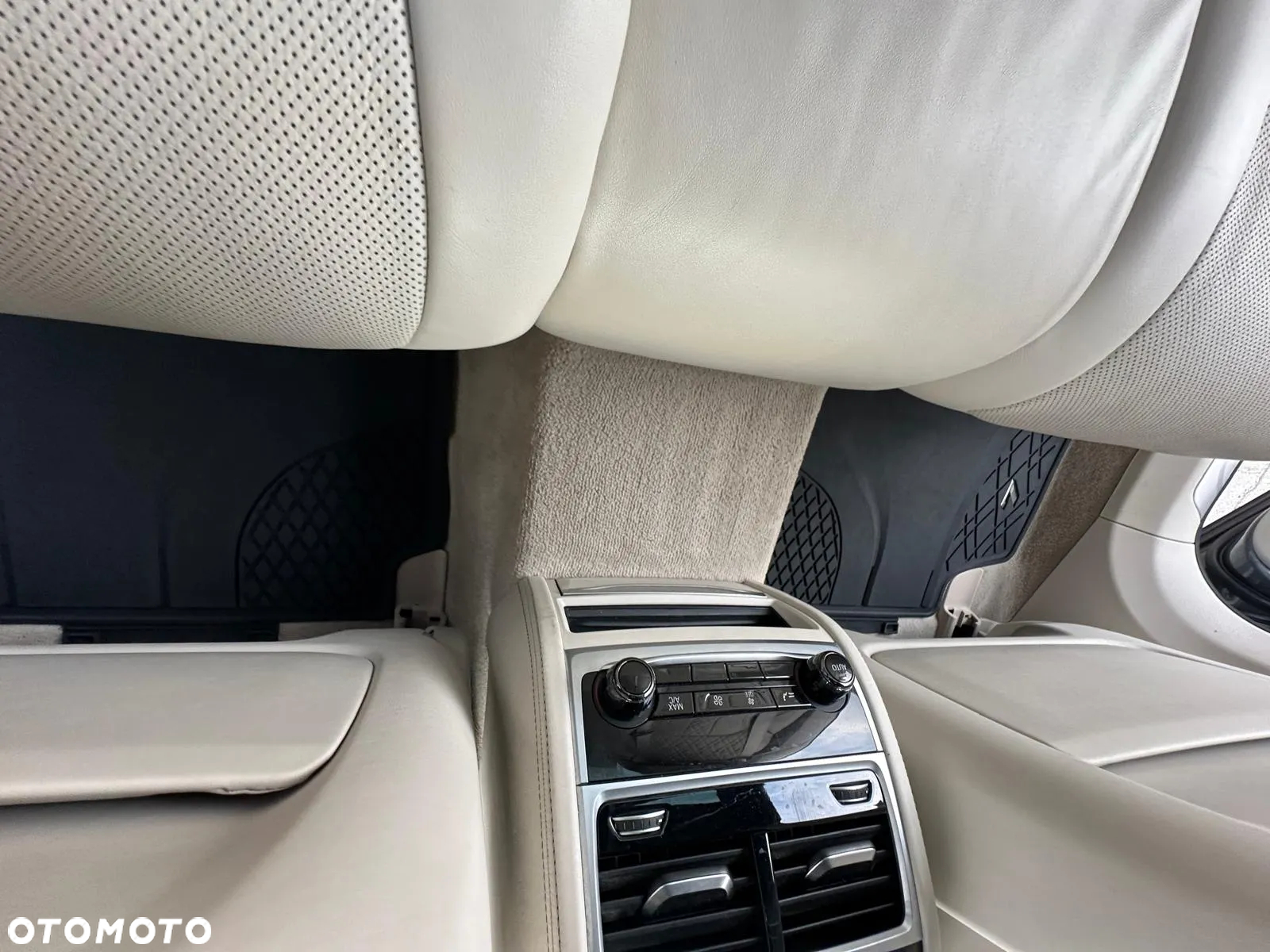 BMW Seria 7 750i xDrive - 6
