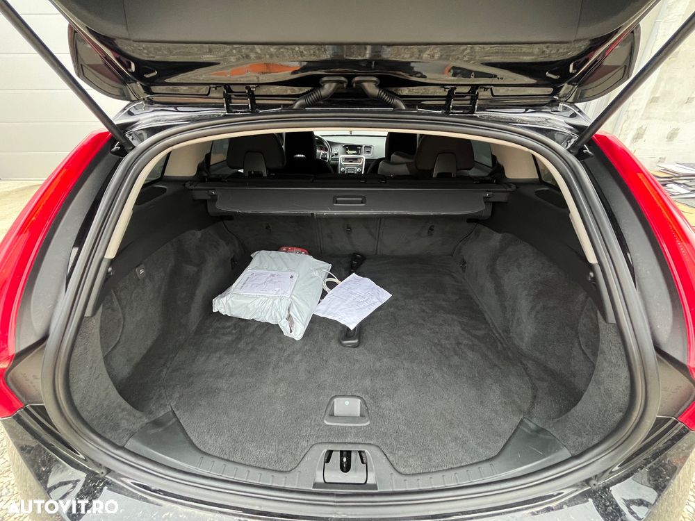 Volvo V60 D4 Momentum - 17