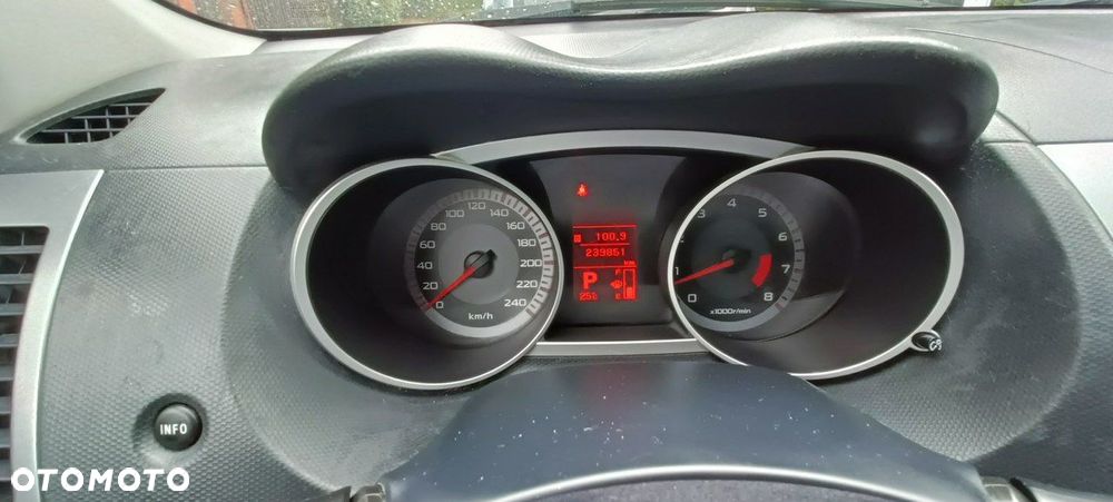 Mitsubishi Outlander 2.4 4WD CVT Instyle - 30