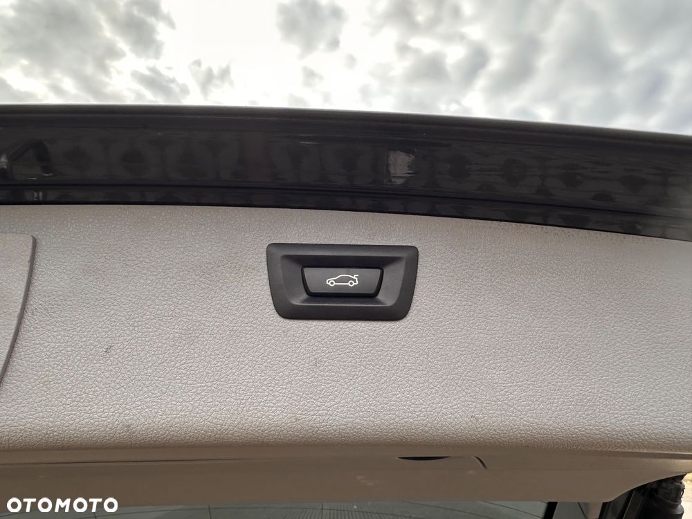 BMW Seria 3 318d Sport Line - 16