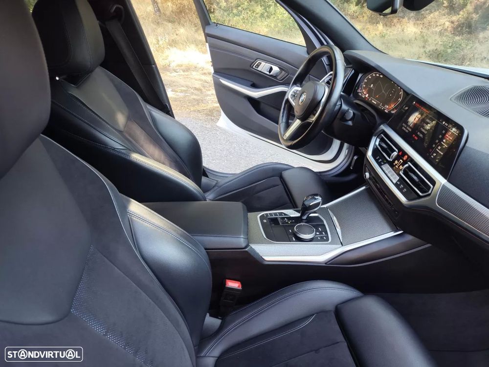 BMW 318 d Pack Desportivo M Auto - 24