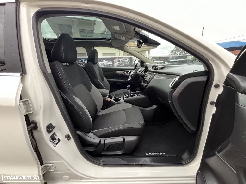 Nissan Qashqai 1.5 dCi N-Connecta 18 - 29