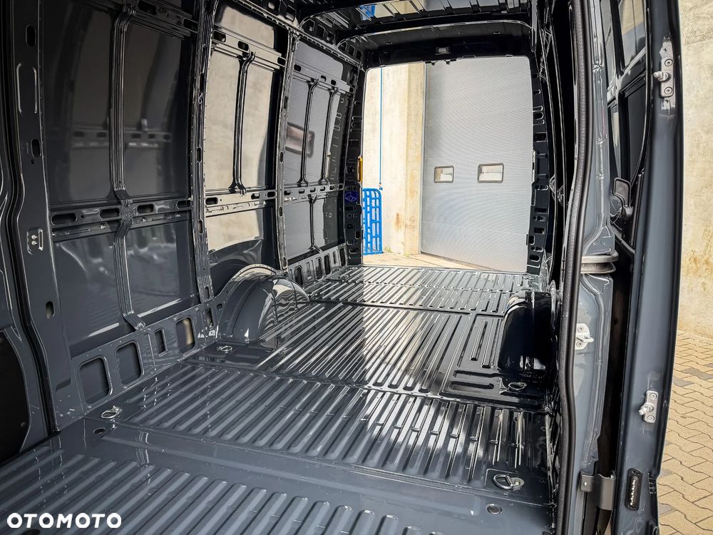 Iveco Daily 35S18HA8 V 3.0 Diesel 180 KM AT8 ZF L4H2 - 27