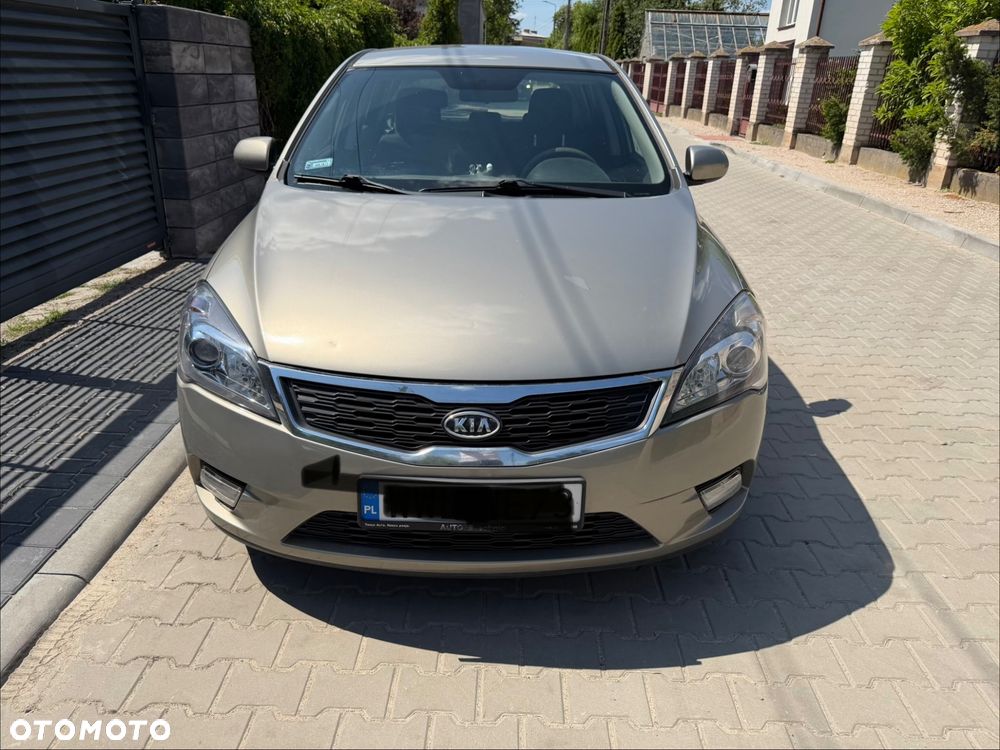 Kia Ceed - 4