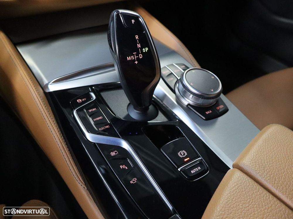BMW 530 e Line Luxury - 24