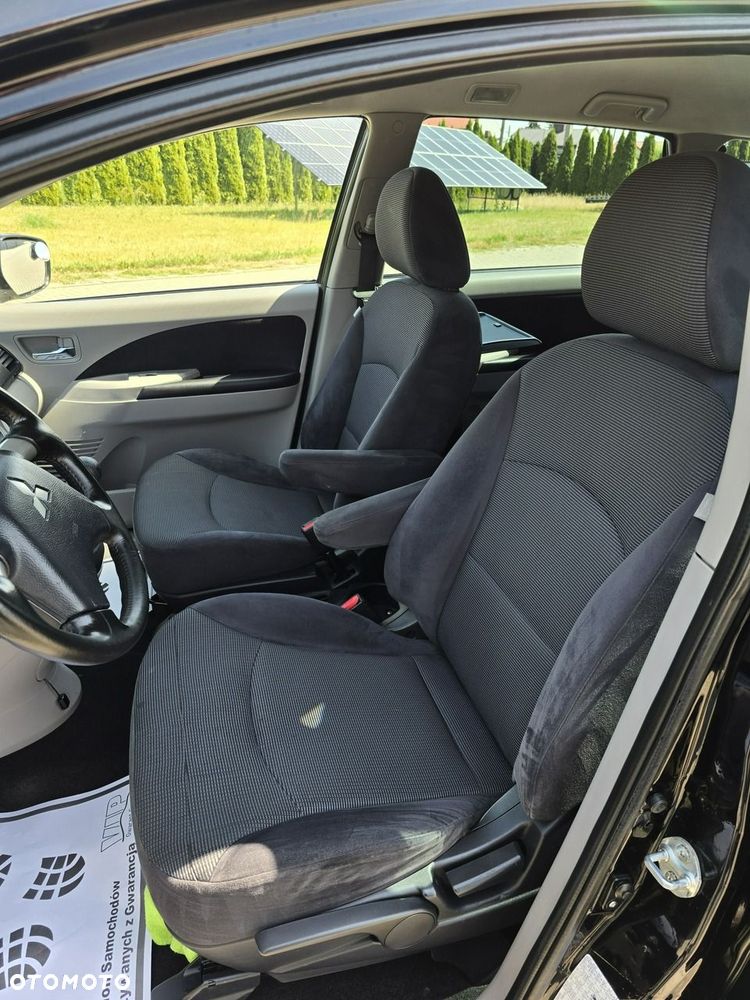Mitsubishi Grandis - 13