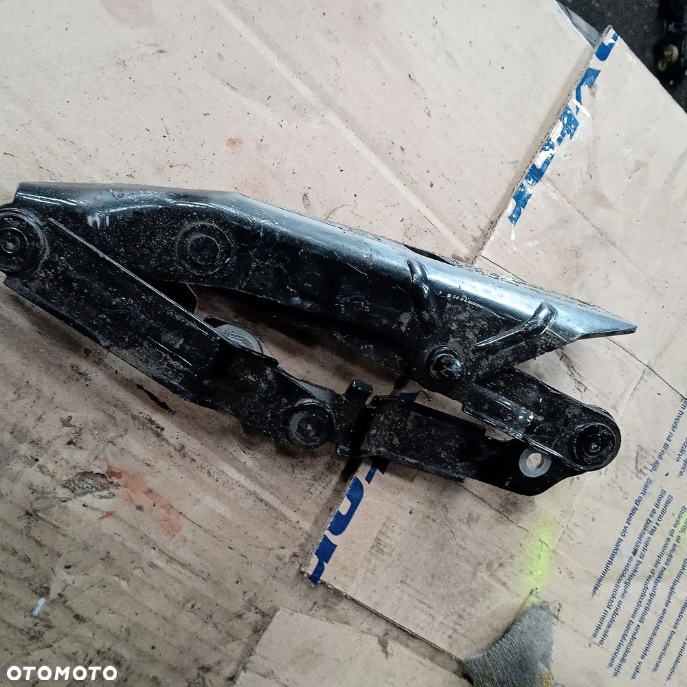Zawias maski prawy Audi TT 8J823302H - 2