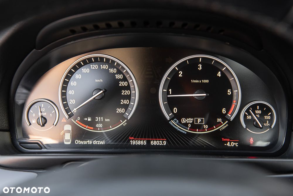 BMW Seria 5 525d xDrive - 15