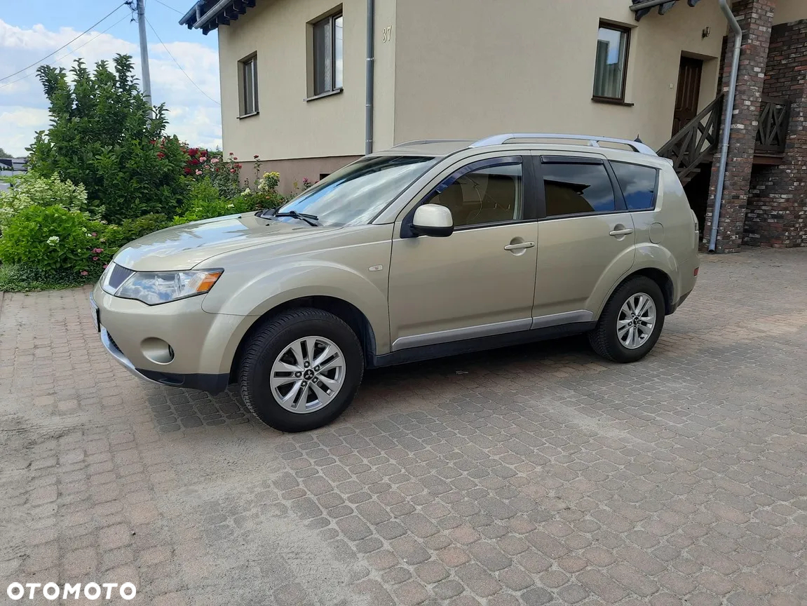 Mitsubishi Outlander - 10