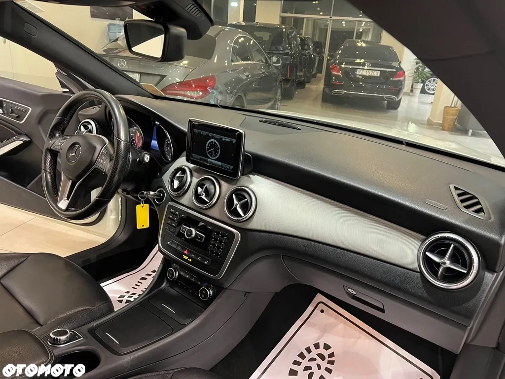 Mercedes-Benz CLA 250 7G-DCT - 34