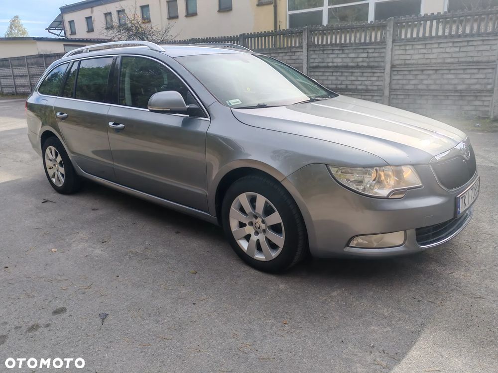 Skoda Superb 2011 photo 4