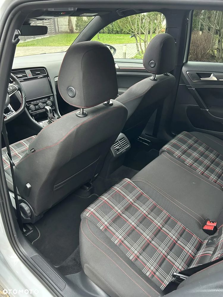 Volkswagen Golf - 12