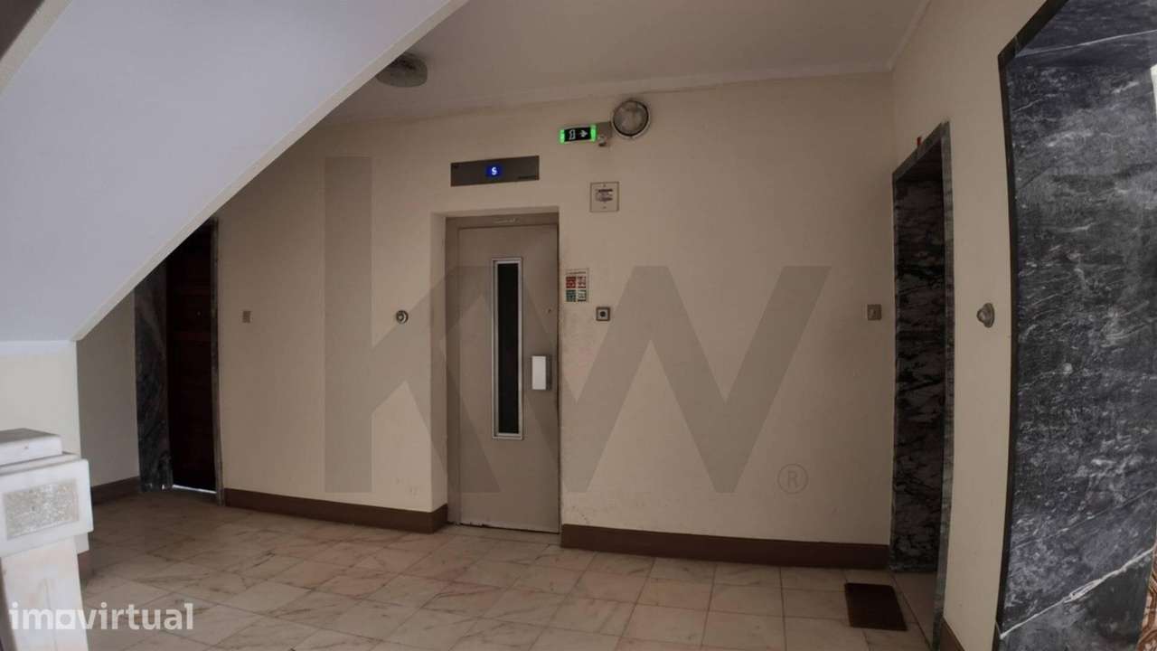Apartamento T3 com Excelente Potencial de Remodelação em Povoa de St. - Grande imagem: 2/20