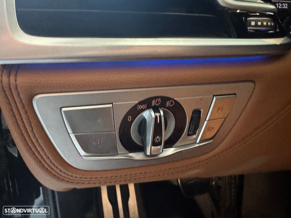 BMW 740 d xDrive Pack M Auto - 33