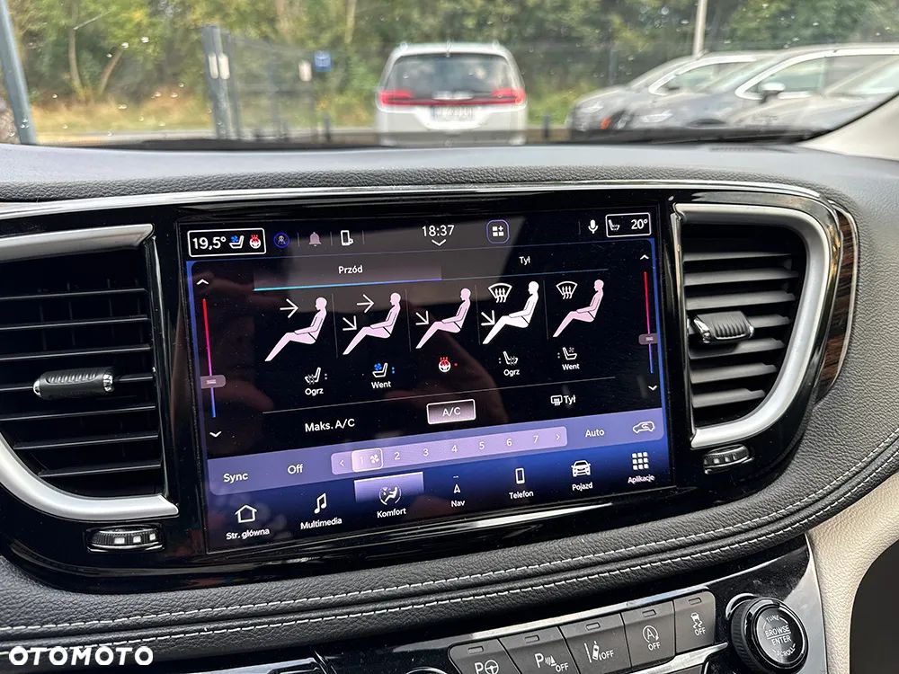 Chrysler Pacifica - 31