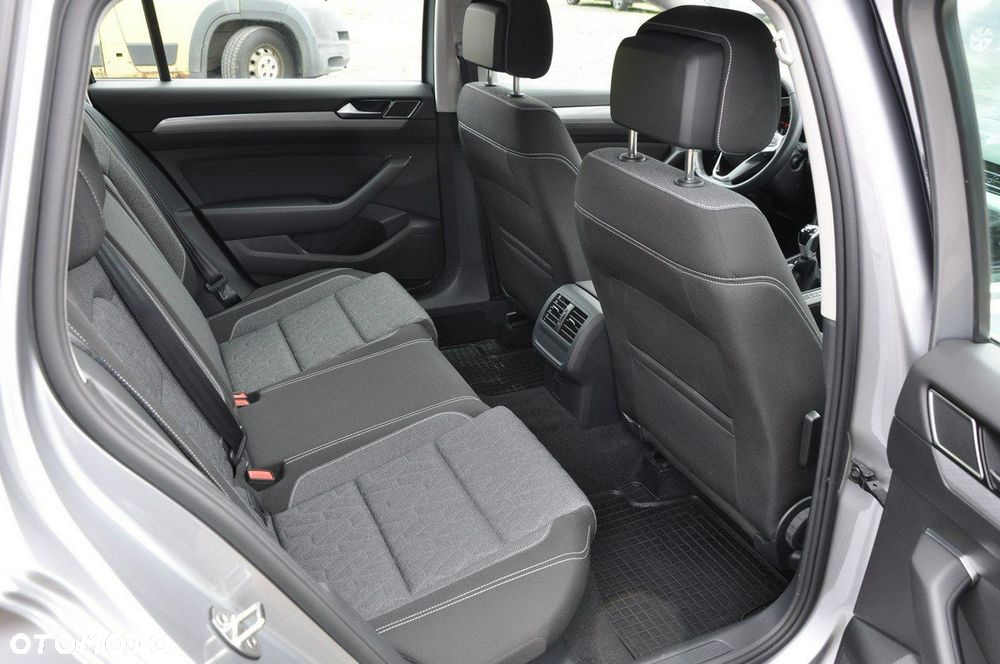 Volkswagen Passat - 28
