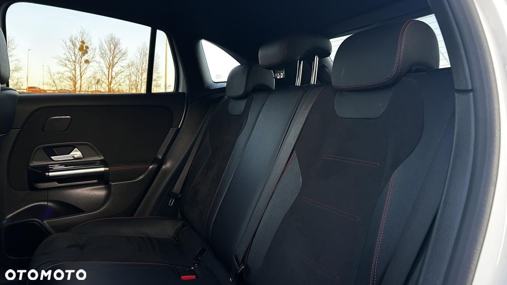 Mercedes-Benz GLA - 26