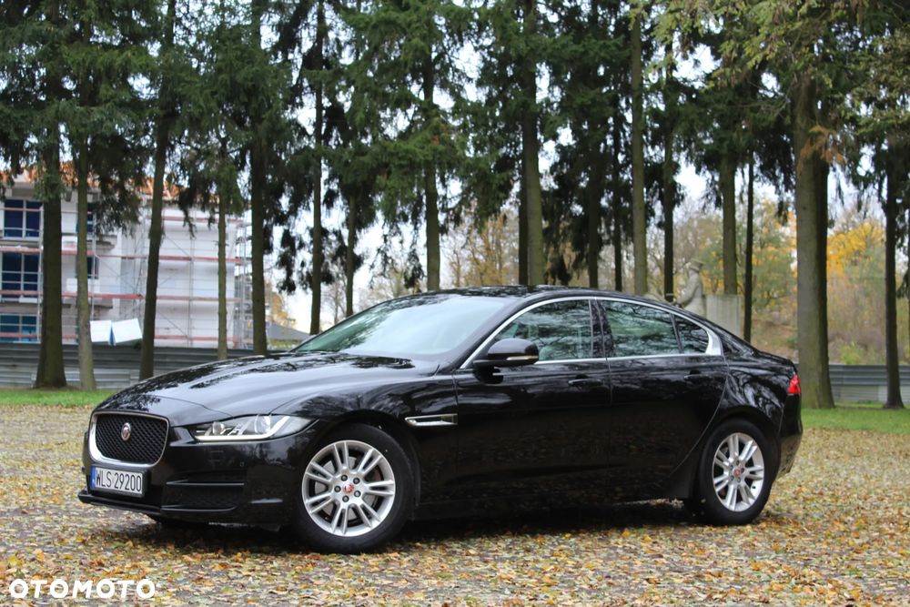 Jaguar XE 2.0 D Prestige - 3
