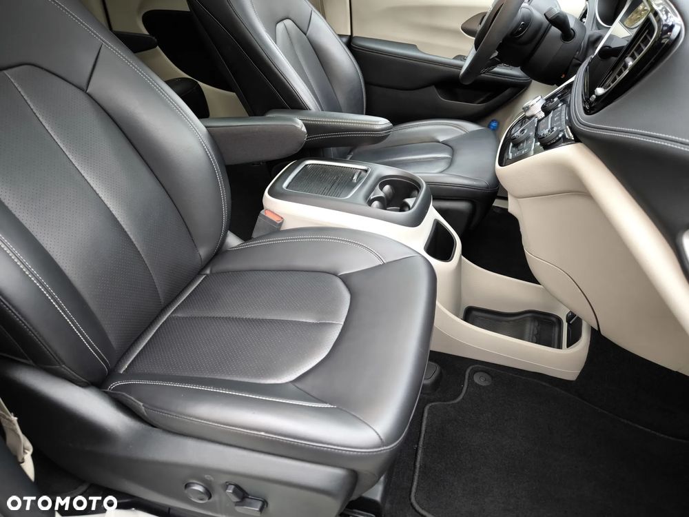 Chrysler Pacifica - 10