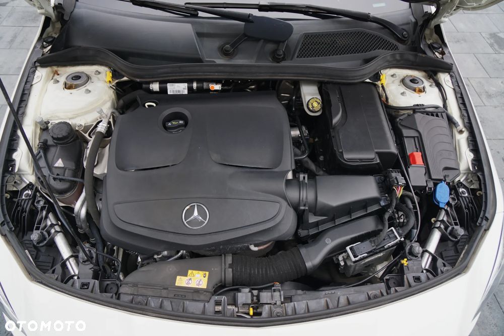 Mercedes-Benz CLA 180 7G-DCT UrbanStyle Edition - 39