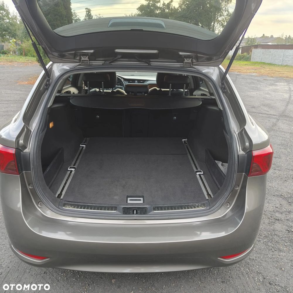 Toyota Avensis 1.8 Prestige MS - 24