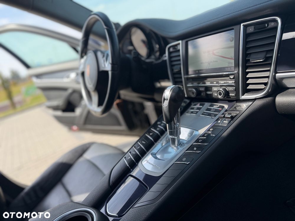 Porsche Panamera Platinum Edition - 24