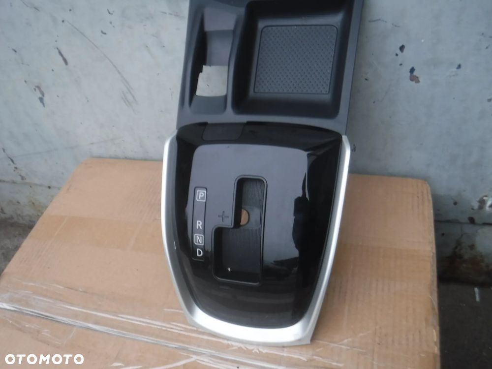 Nissan X Trail X-Trail T32 2014<  ramka oslona biegow automat - 1