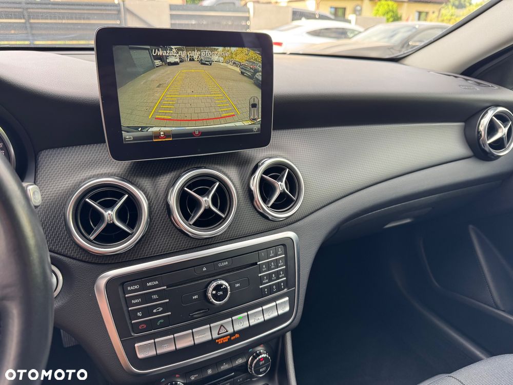 Mercedes-Benz GLA 200 d 4Matic 7G-DCT - 29