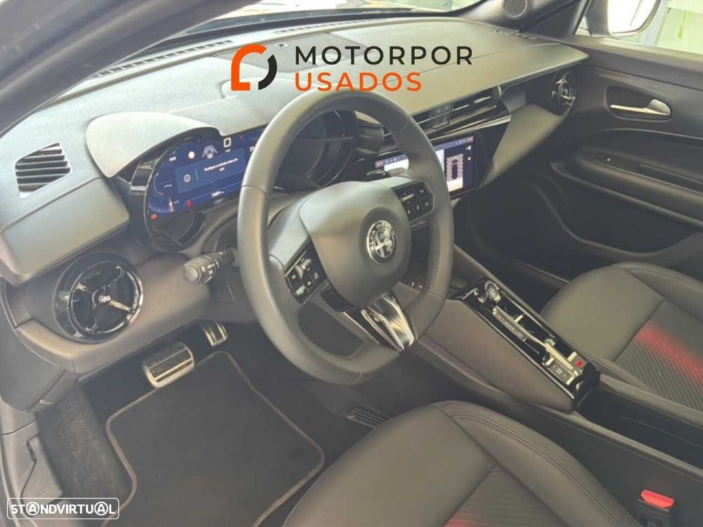 Alfa Romeo Junior 1.2 Speciale eDCT6 - 12