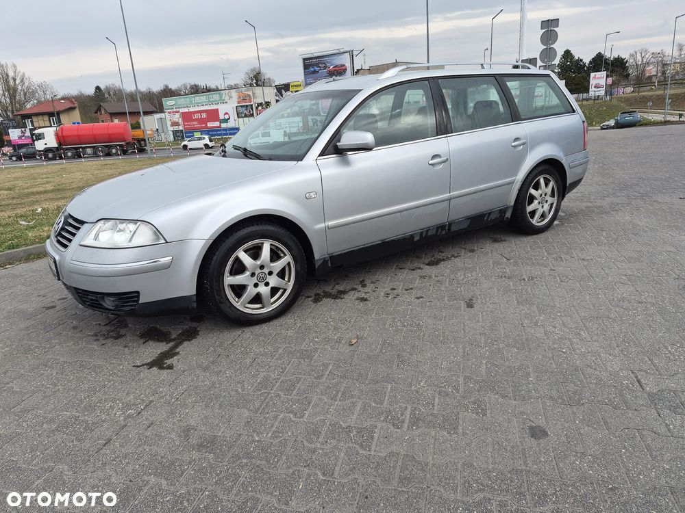 Volkswagen Passat 1.8T Basis - 2