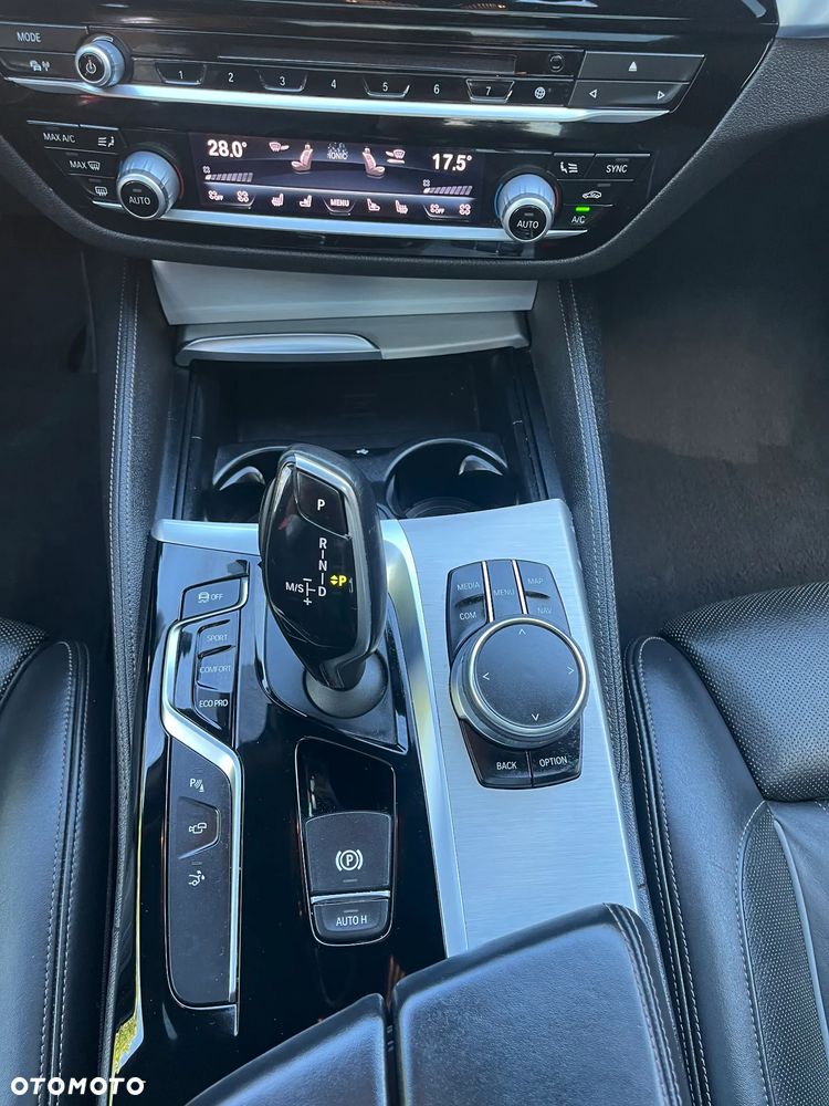 BMW 6GT - 23