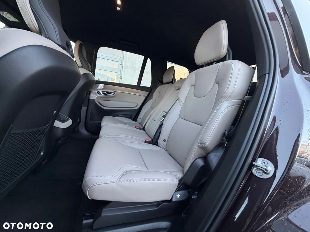 Volvo XC 90 - 9