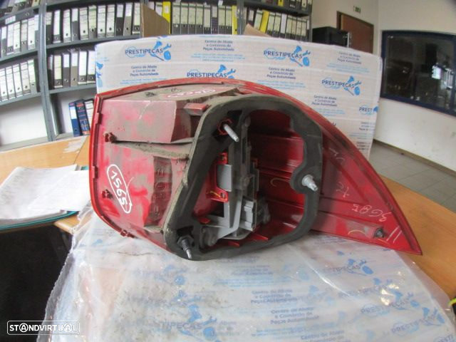 Farol Tras STOP1565 VW GOLF 5 SW 2008 Esq Original VW GOLF 5 SW 1K 2008 2.0TDI 140CV 5P PRETO - 2