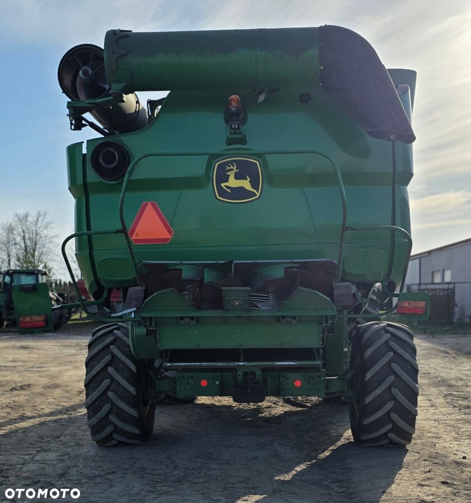 John Deere S685 - 5