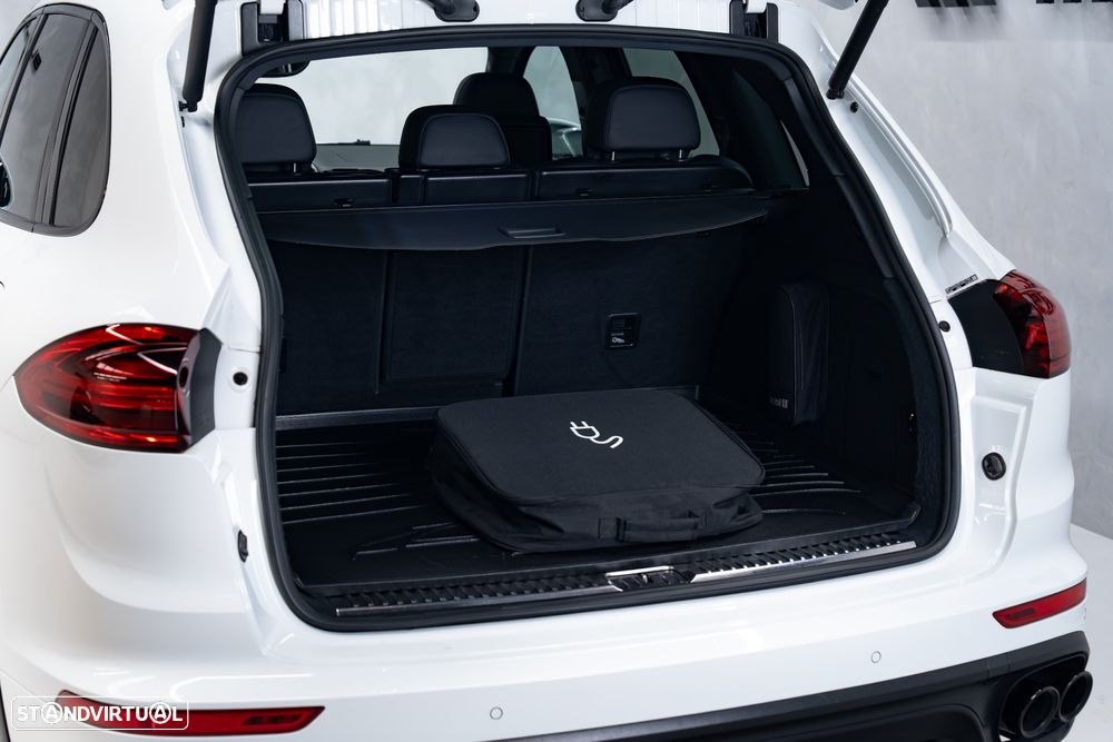 Porsche Cayenne S Hybrid - 11
