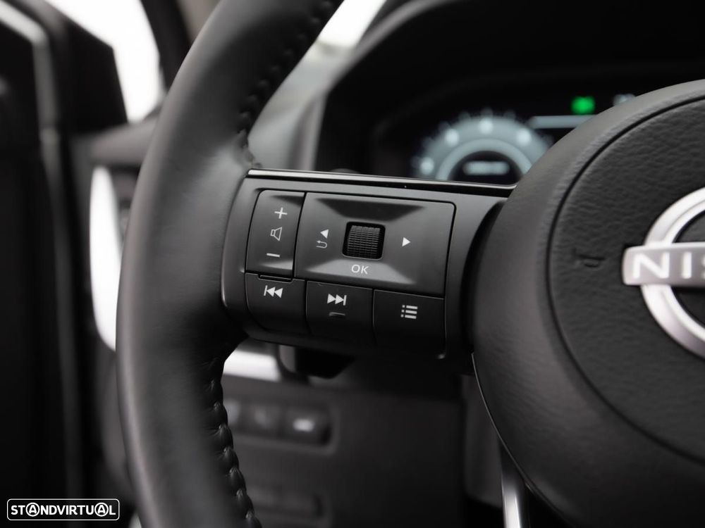 Nissan Qashqai 1.3 DIG-T N-Connecta Xtronic - 16