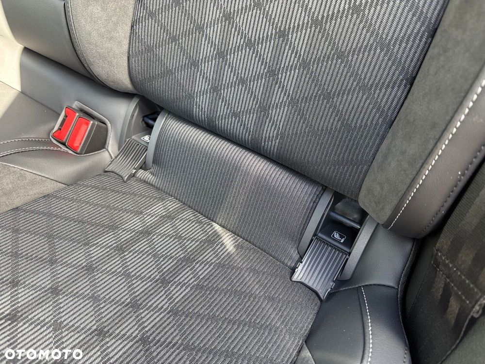 Volkswagen Golf 1.5 eTSI mHEV R-Line Plus DSG - 29