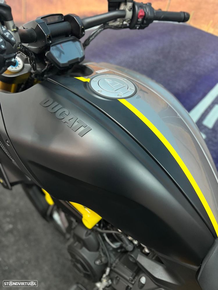 Ducati Diavel S - Black & Steel - 11