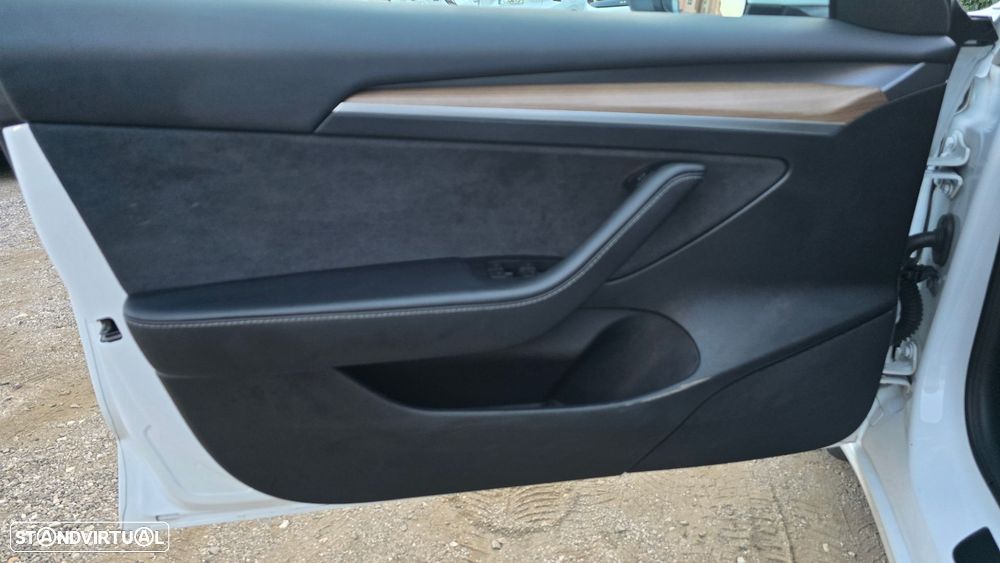 Tesla Model 3 - 8