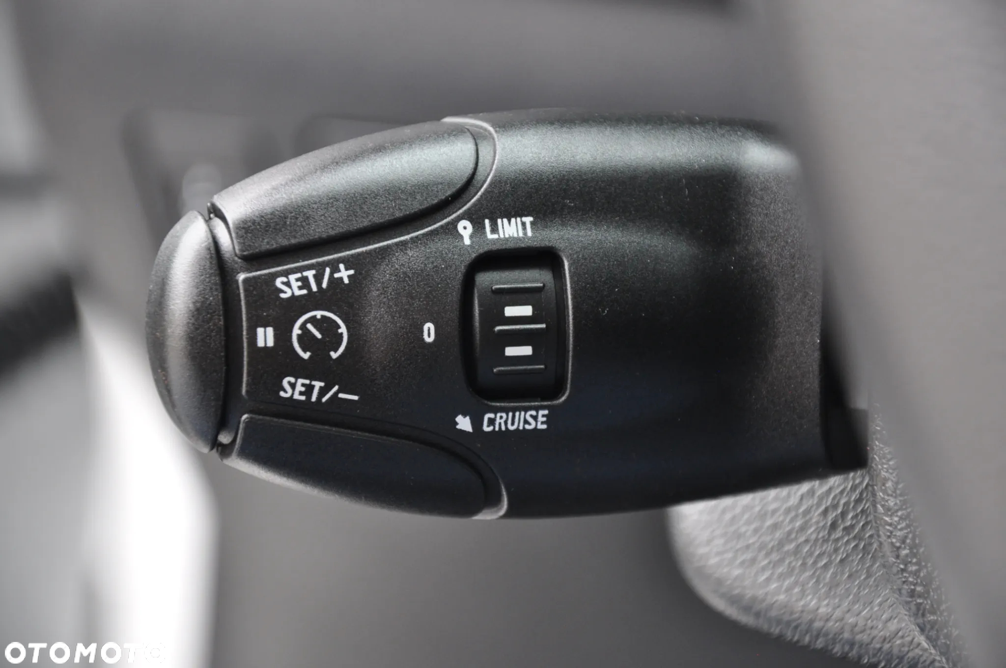 Peugeot 301 1.2 Pure Tech Access - 24