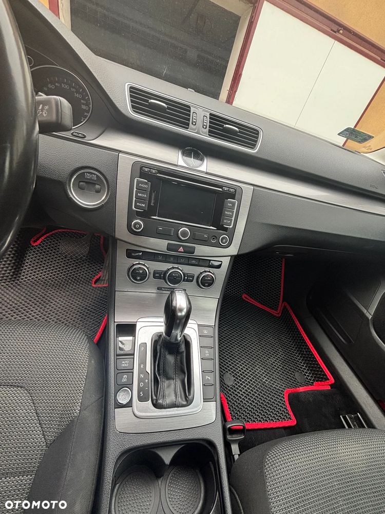 Volkswagen Passat 2.0 TDI Comfortline DSG - 9