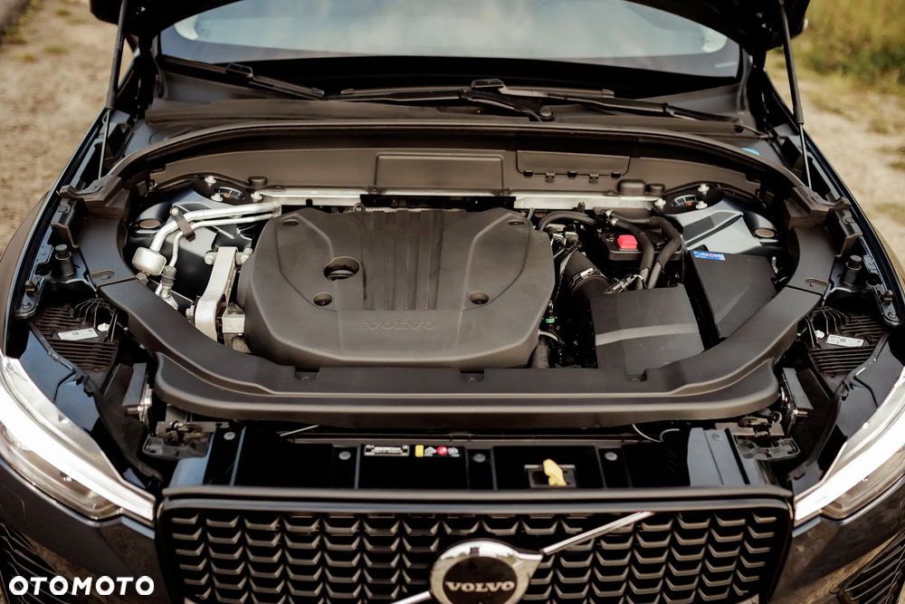 Volvo XC 60 B5 B AWD Plus Dark - 19