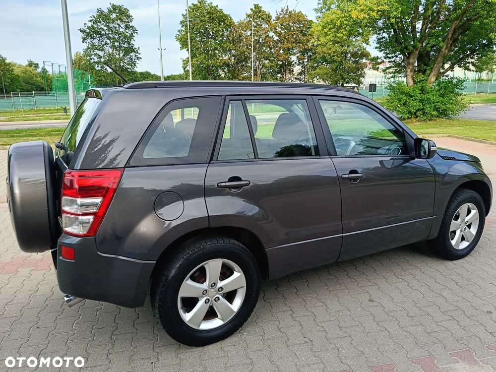 Suzuki Grand Vitara 2.0 - 23